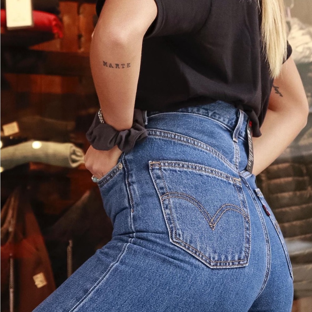 Levi’s Premium HIGH LOOSE JEANS - Picture 10 of 11